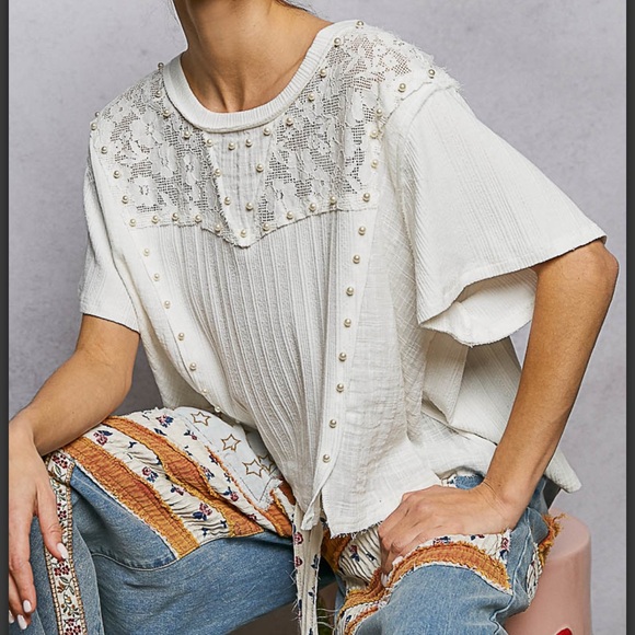 💕 Coming Soon! POL White Lace & Pearl Women's Top - Picture 3 of 5